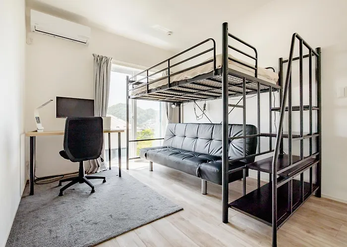 Roopt Hayama Collective House