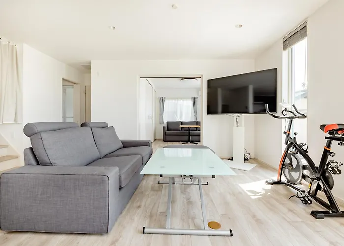 Roopt Hayama Collective House